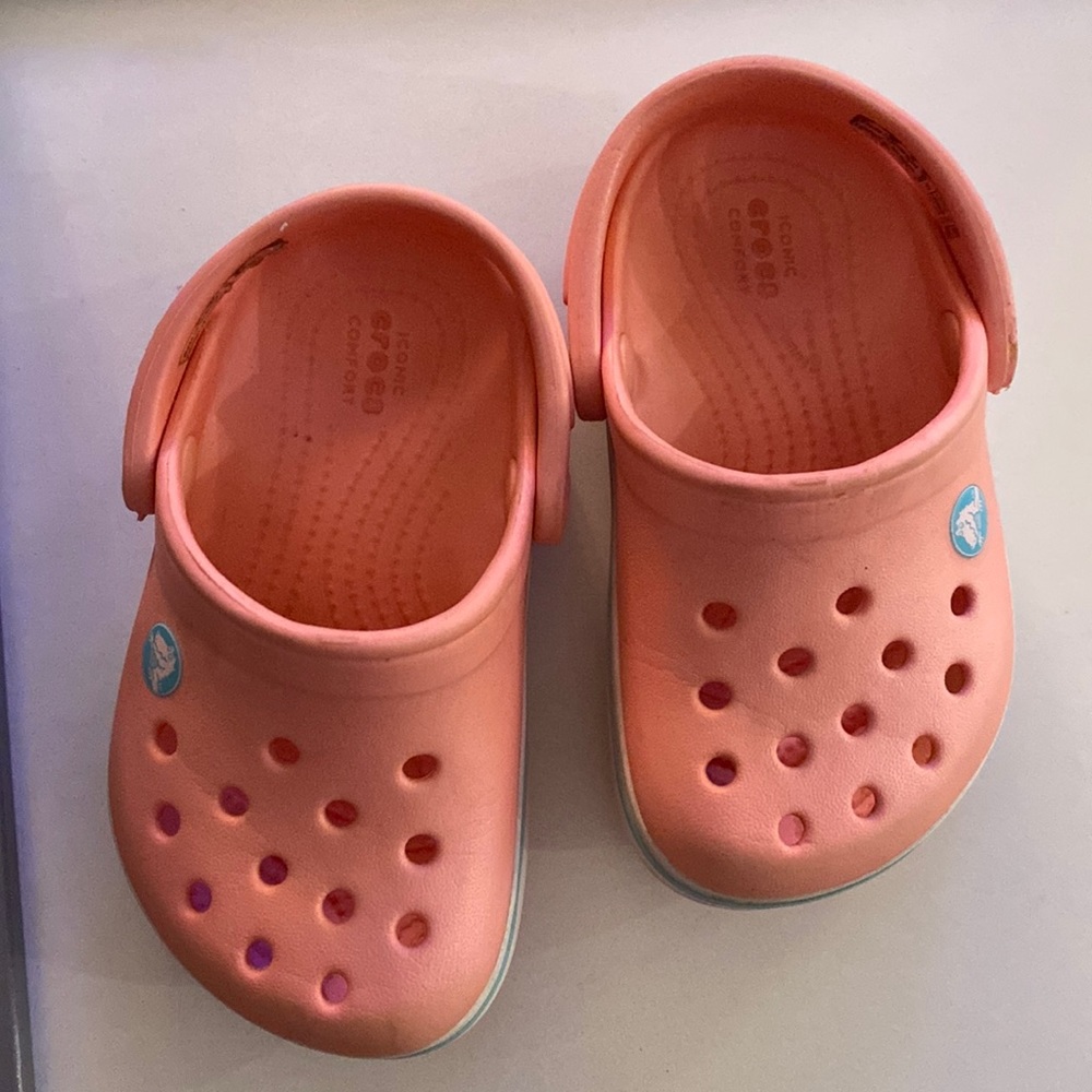 Crocs peach toddler size 5